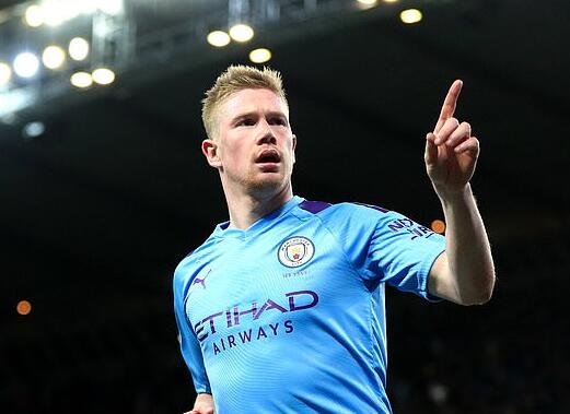 洛杉矶道奇队在缩水赛季击败光芒夺冠，克莱顿·克萧终于亲手捧起冠军奖杯