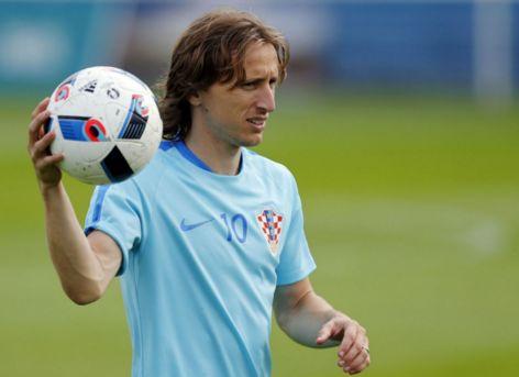 记者：姆巴佩今天将在马德里进行训练，然后前往沙特