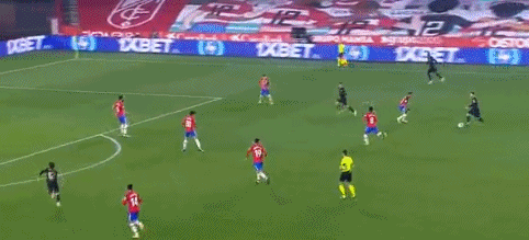 健身女主播因长相酷似faker而火，穿女仆装直播LOL，段位只有白银